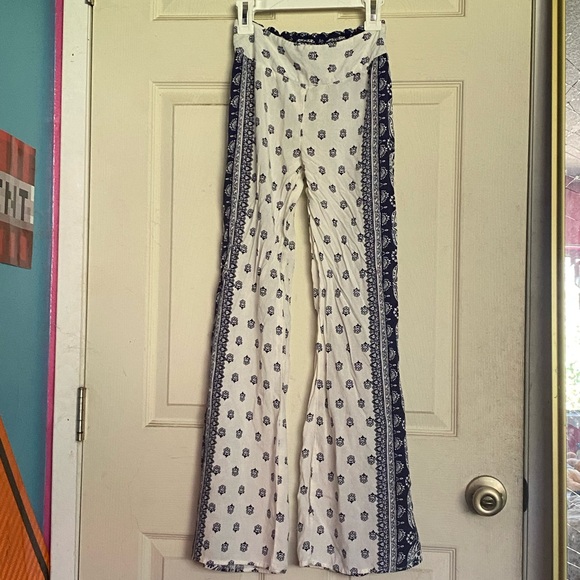 Mudd White and Blue Floral Wide Leg Pants - Picture 1 of 4